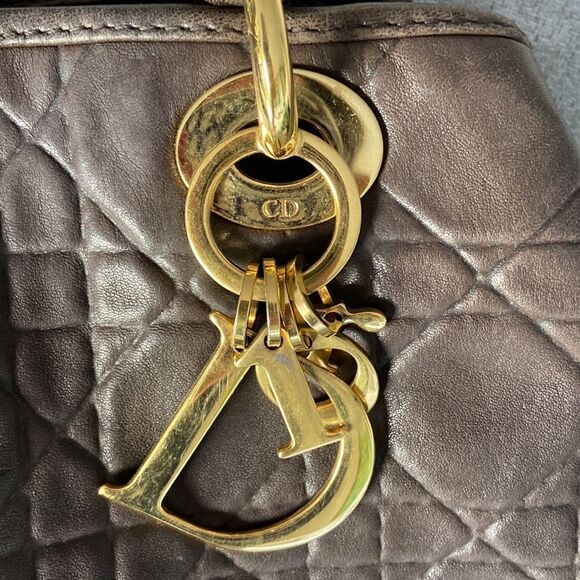 Elegant Brown Quilted Handbag - Picture 2 of 15